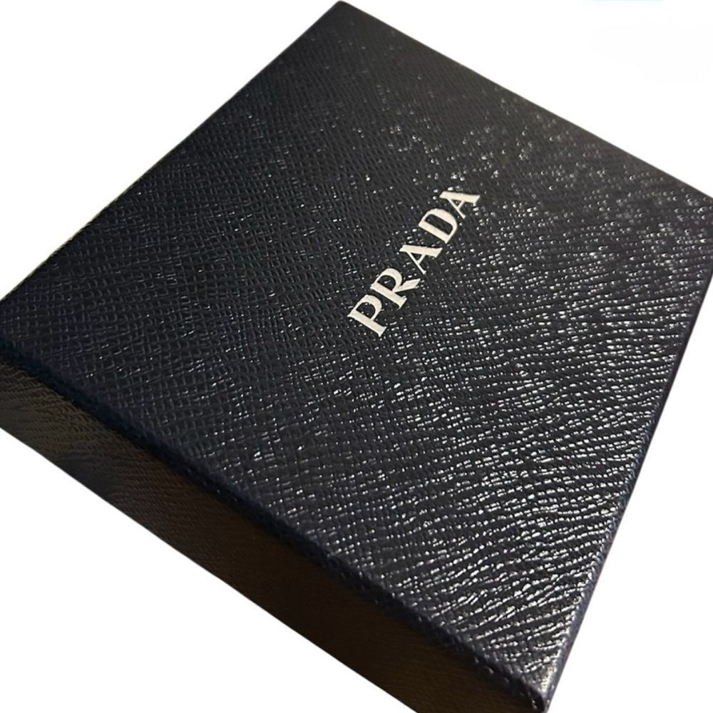 PRADA
Women's Saffiano Bi-Fold Leather Wallet in Cream - comes with box & COA - Picture 16 of 16